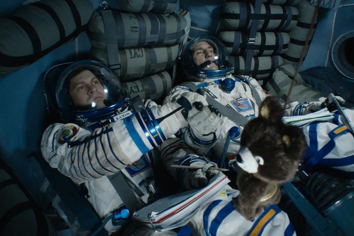 "Иностранцы просто балдеют от наших фильмов". Космонавты рассказали, как смотрят кино на МКС