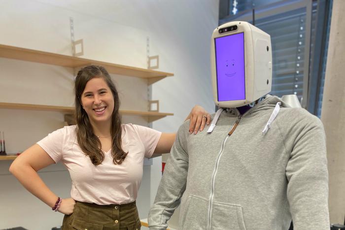 В США создали человекоподобного робота, который может утешать людей в стальных объятиях