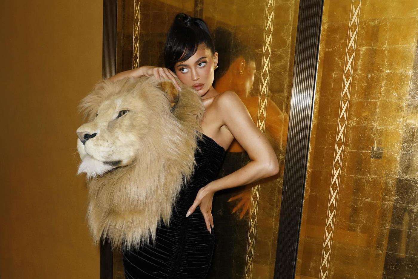 Сладкий сон таксидермиста: кутюрный показ Schiaparelli вызвал скандал в Сети