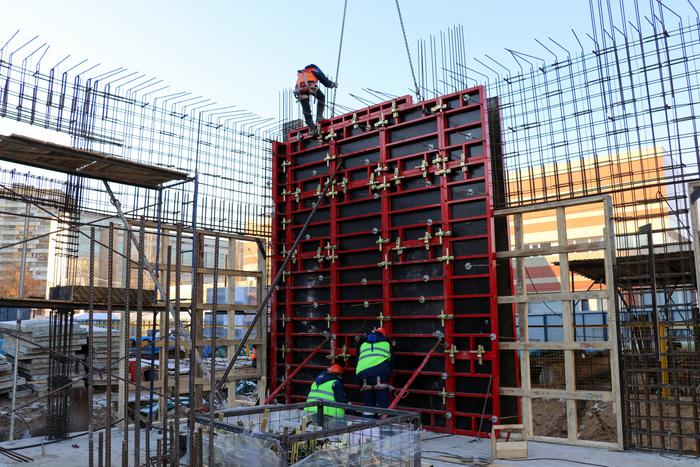 В Москве завершают строительство флагманского центра Боткинской больницы. На крыше нового комплекса будет оборудована вертолётная площадка