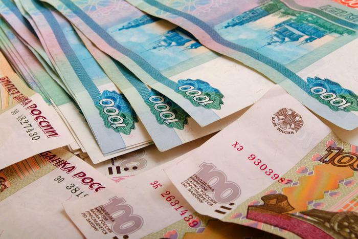 "Аж глаза на лоб полезли": почему в начале 2023 года аванс оказался меньше у всех россиян
