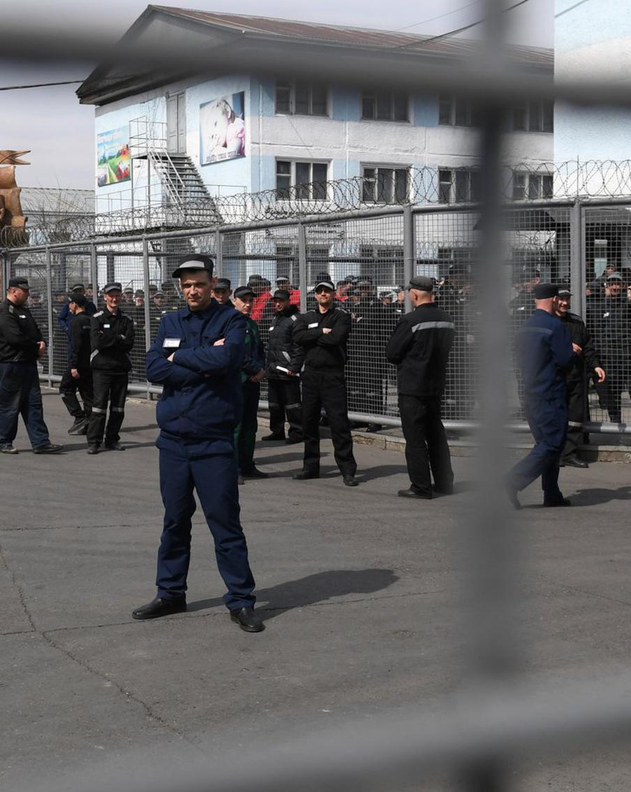 Вышедших из тюрьмы будут социализировать. Им помогут с поиском работы, жилья и получением образования