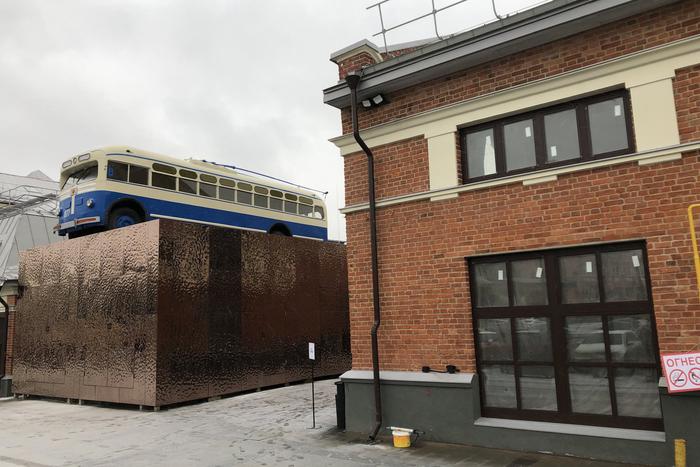 Когда едет не крыша, а троллейбус на крыше