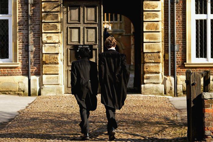 Дети в школу не пойдут: 23 тысячи английских учебных учреждений закрылись на забастовку