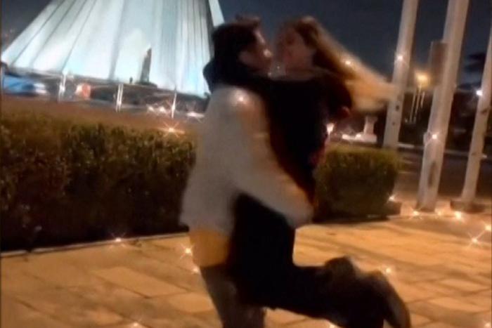 Молодую пару в Иране посадят за "распространение порока"