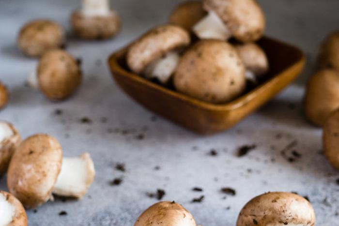 Грибы мы обычно едим летом. Но и зимой побаловать себя ими – отличный вариант, который порадует всю вашу семью