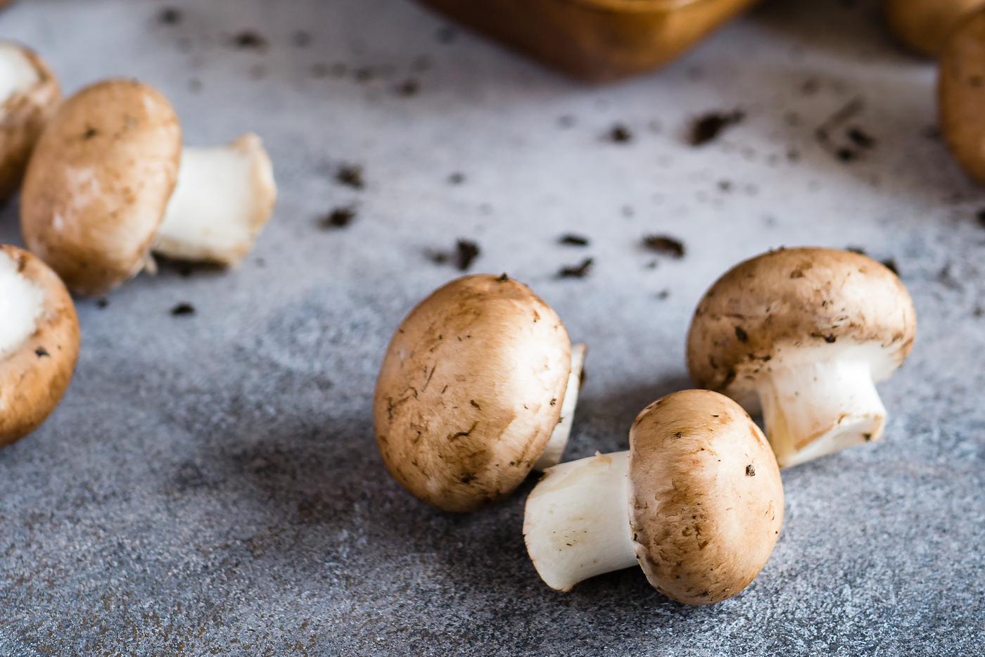 Грибы мы обычно едим летом. Но и зимой побаловать себя ими – отличный вариант, который порадует всю вашу семью