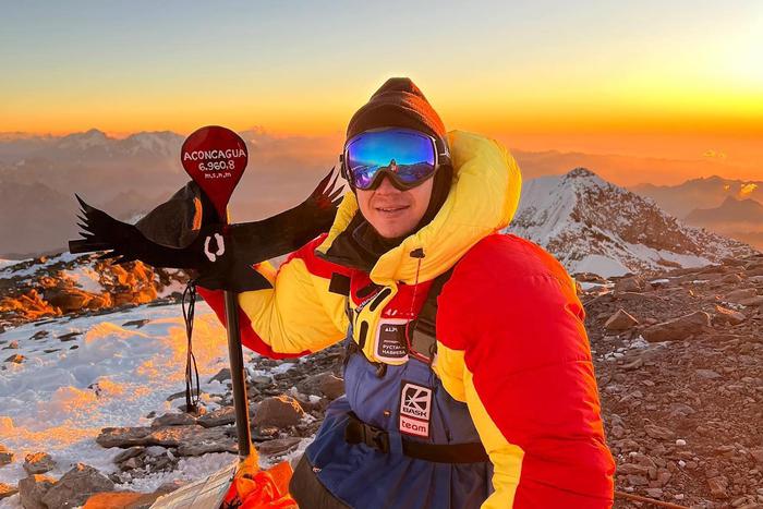 Безумству храбрых поём мы песню: Альпинист без ног Рустам Набиев покорил уже шестую вершину