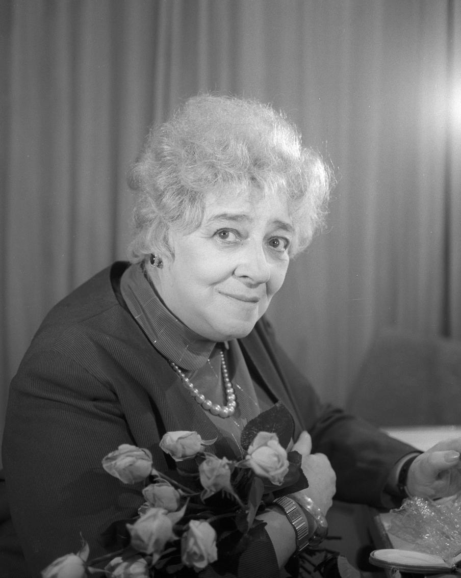 Раневская пройдёт свой путь сначала. Состоялась премьера сериала о её жизни