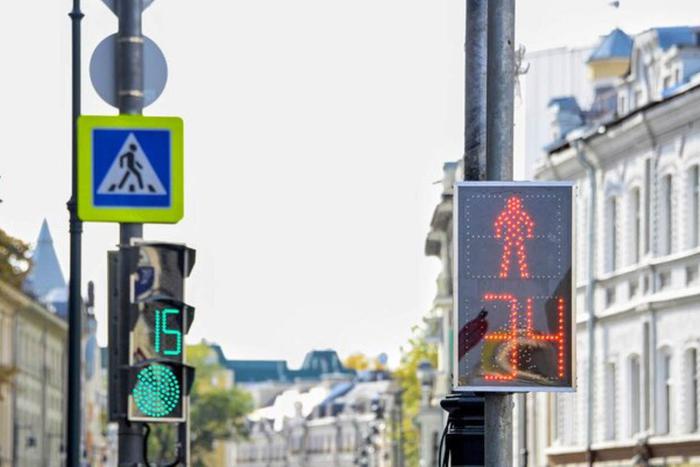 В 2022 году в Москве специалисты ЦОДД обновили и установили светофоры по 386 адресам