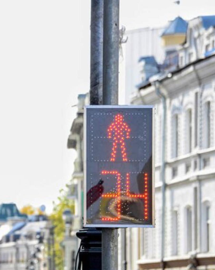 В 2022 году в Москве специалисты ЦОДД обновили и установили светофоры по 386 адресам