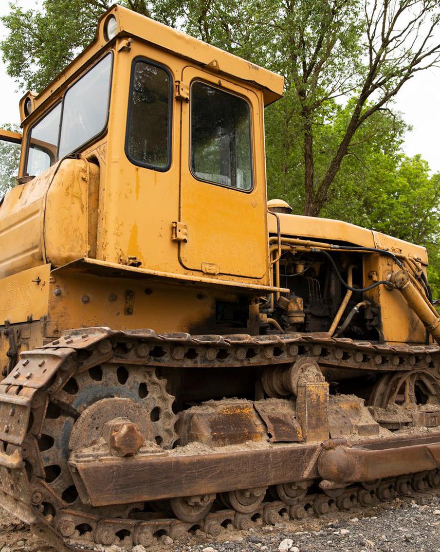 Немец восстановил советский трактор