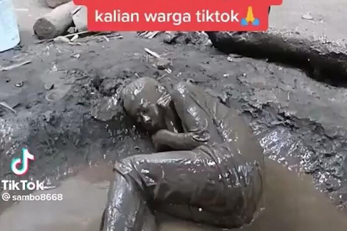 Попрошайки в Индонезии встали на онлайн-паперть