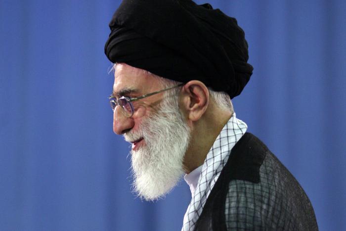 Верховный лидер Ирана помиловал тысячи задержанных