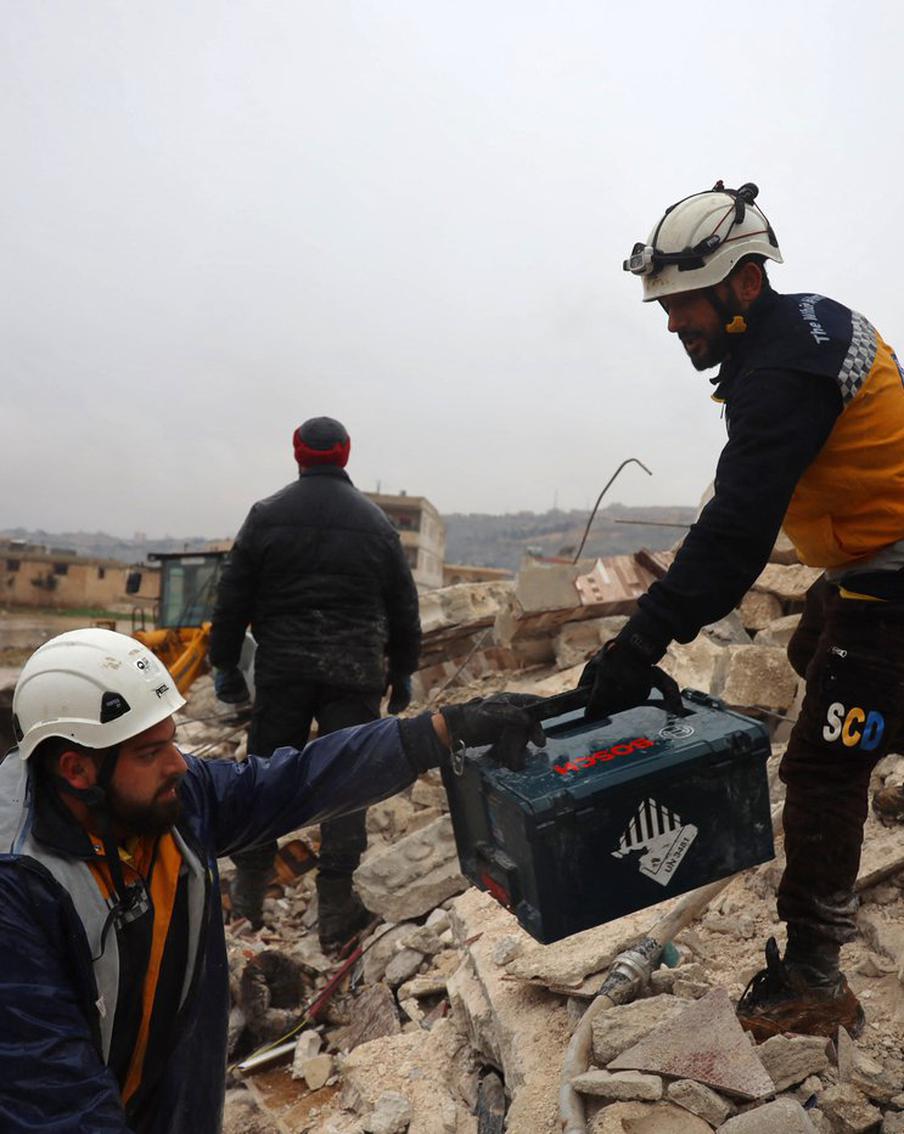 В Турции количество жертв землетрясения увеличилось до полутысячи