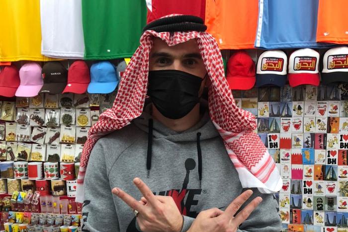 "Пожевал жвачку – подстригут налысо": российский футболист рассказал о жизни в Бахрейне