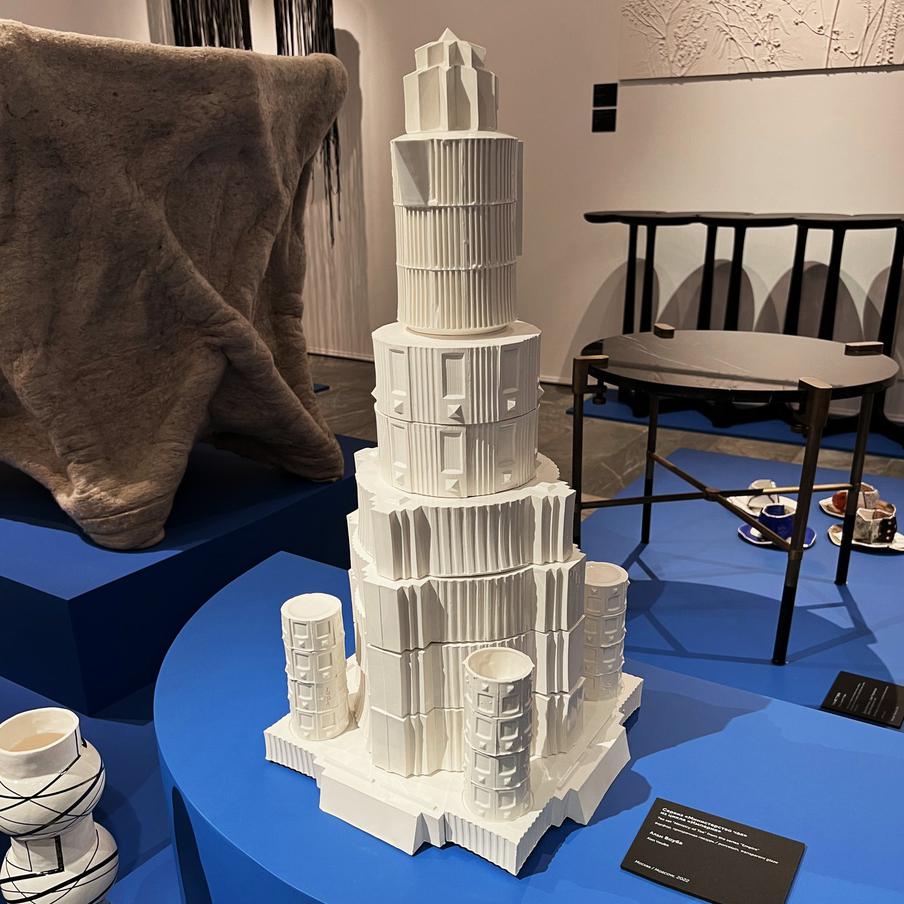 Сервиз "Министерство чая" из цикла "Империя" авторства Алана Воуба.