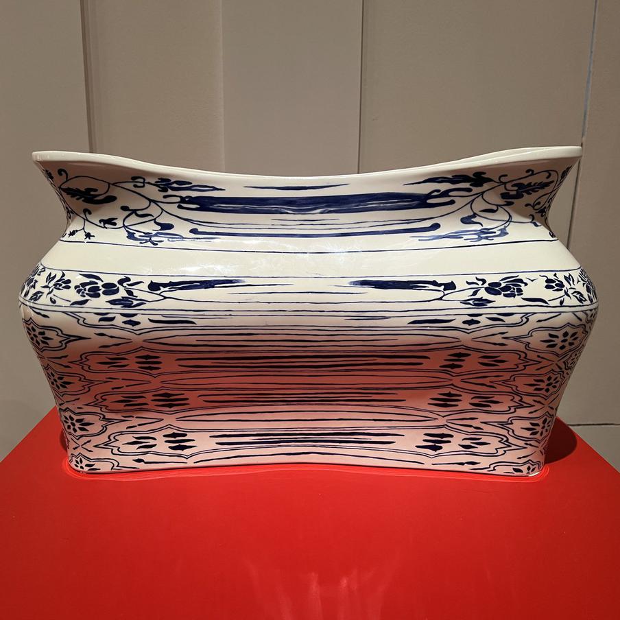 Ваза "Растяжение" авторства Анастасии Крупиной.