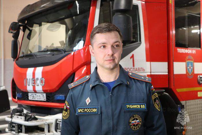 "Хватит снимать! Давайте спасать!": в Ярославле наградили мужчин, вынесших людей из огня