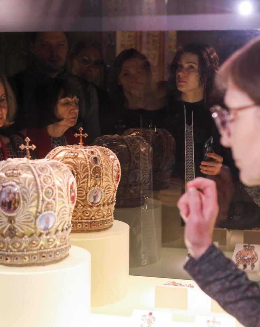 Кувшин Сасанидов и флакон в виде головы. Золотые предметы роскоши достали из запасников