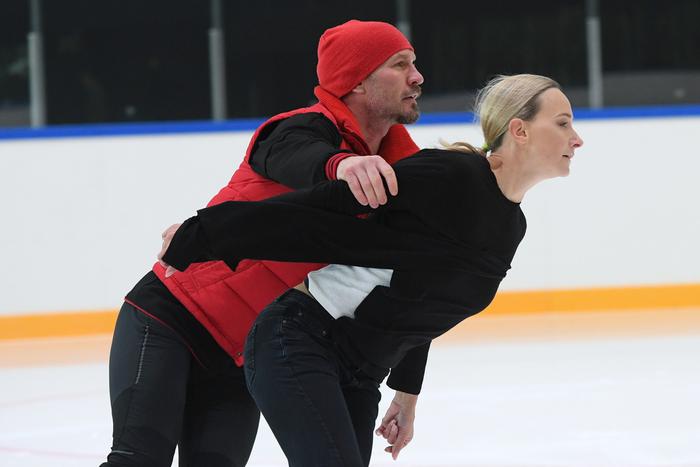 "Только живи": жена фигуриста Костомарова поддержала его после сложнейшей операции