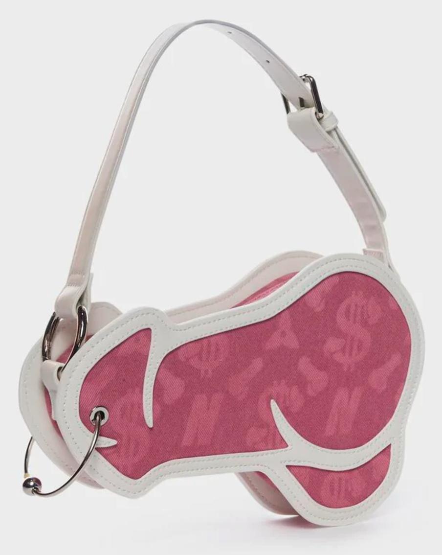 В ушах, на шее, в сумке и косметичке. Как мужские гениталии стали трендом в женской моде