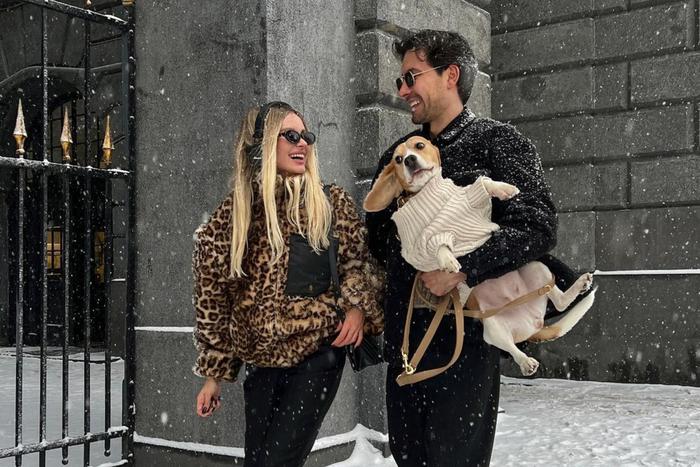 Нежные оттенки, мягкие фактуры и сверкающие аксессуары: стилист рассказала, как одеться на первое свидание