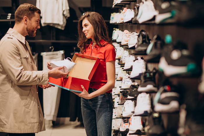 Для того чтобы человек купил то, что вам нужно, общаться с ним стоит по правилам, избегая фраз-триггеров