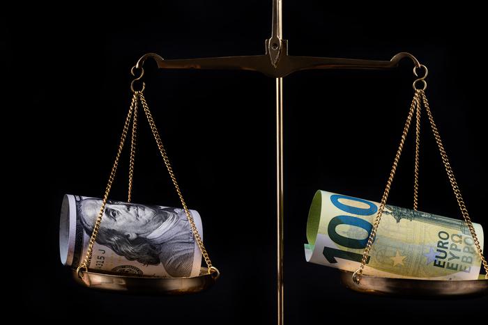 Рекорд басурман: евро и доллар подорожали до уровней апреля 2022 года