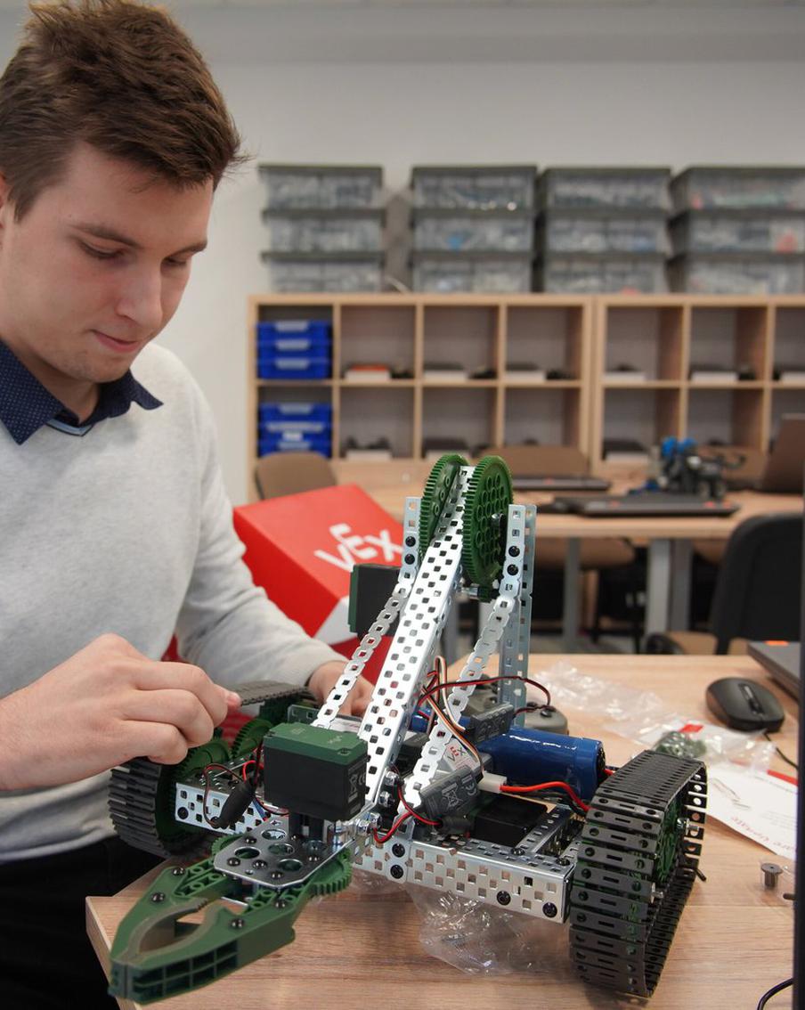 В школах Москвы развивается предпрофессиональное образование. В 10-11-х классах ученики получат нужные для будущей профессии навыки