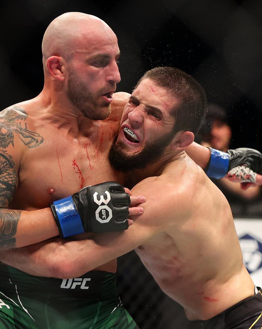 Махачев стал лучшим бойцом UFC в мире: россиянин победил Алекса Волкановски