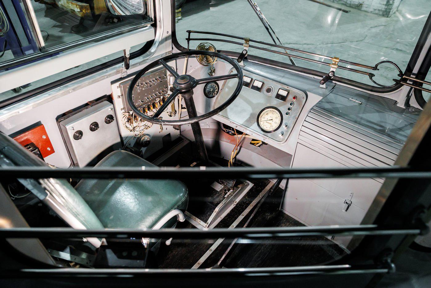 Часть деталей – оригинальная, а часть была изготовлена реставраторами по чертежам