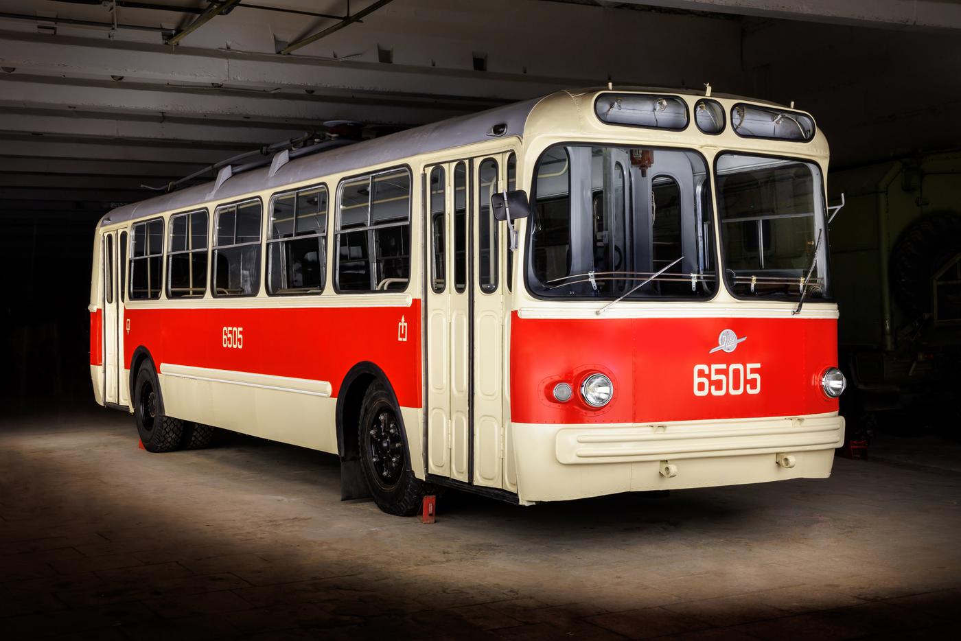 9 лет этот троллейбус перевозил пассажиров, затем был переделан под агитационную машину "Безопасность движения", а после – в учебный троллейбус