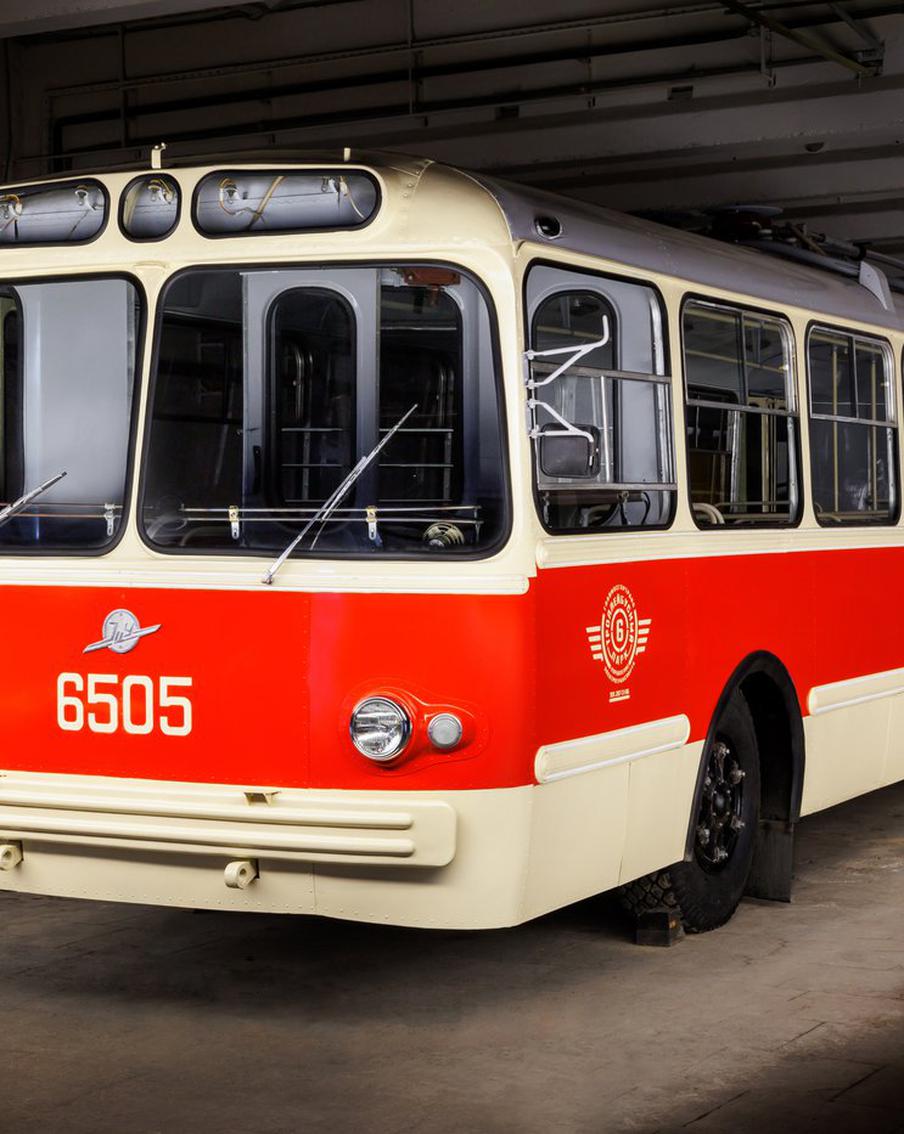 Музей транспорта Москвы отреставрировал последний столичный троллейбус. Он выйдет на экскурсионный маршрут "Т"