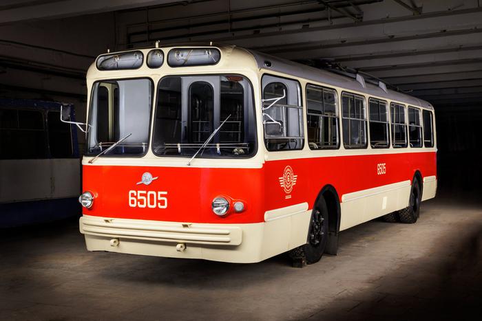Музей транспорта Москвы отреставрировал последний столичный троллейбус. Он выйдет на экскурсионный маршрут "Т"