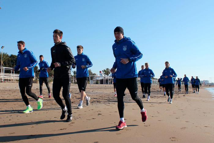 Украинские и российские футболисты устроили массовую драку в Турции