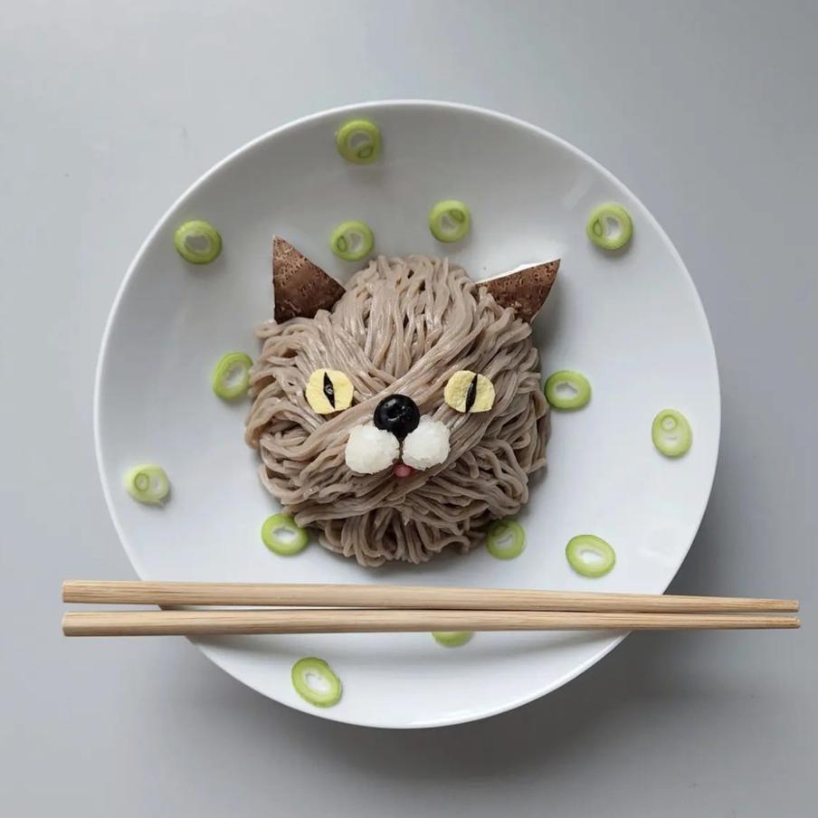 Кот из гречневой лапши.