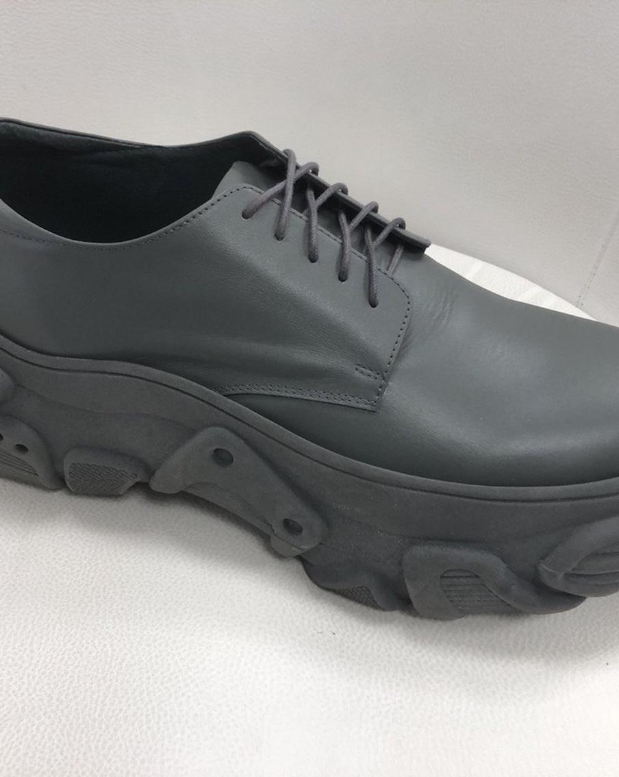 Ощущение тёплого пола и эротический эффект: фотограф Metro первым в мире протестировал российские суперкроссовки