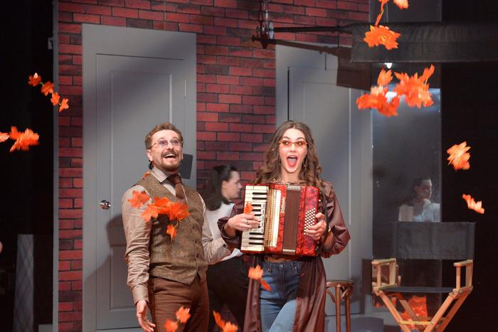 В Московском Губернском театре представили "мужскую" версию комедии  Гоголя в постановке Сергея Безрукова