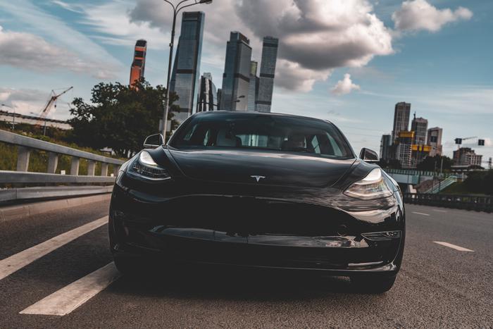 Владельцы электрокаров бесплатно будут ездить по платным автодорогам