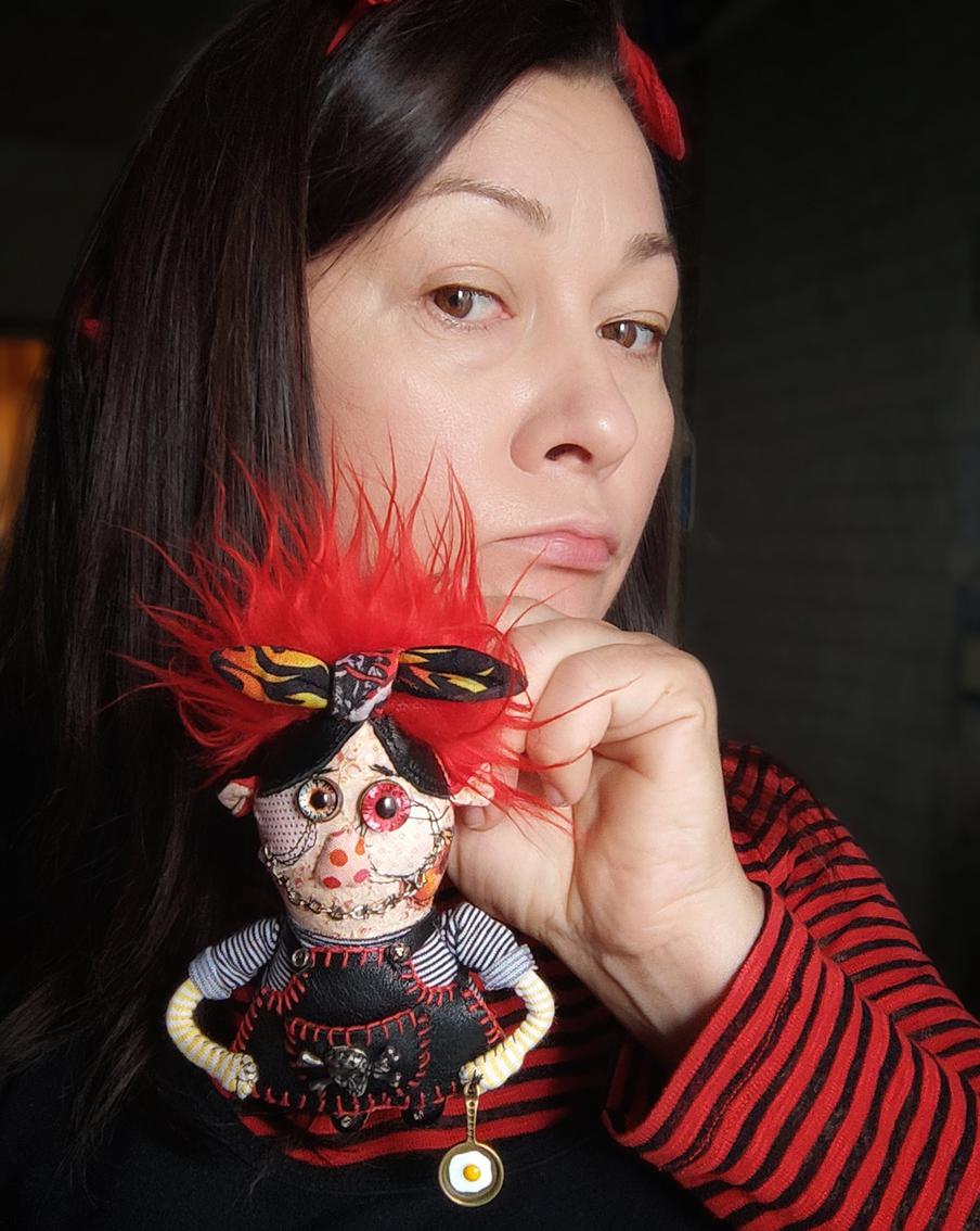 Надежда Бурдакова и кукла-автопортрет.