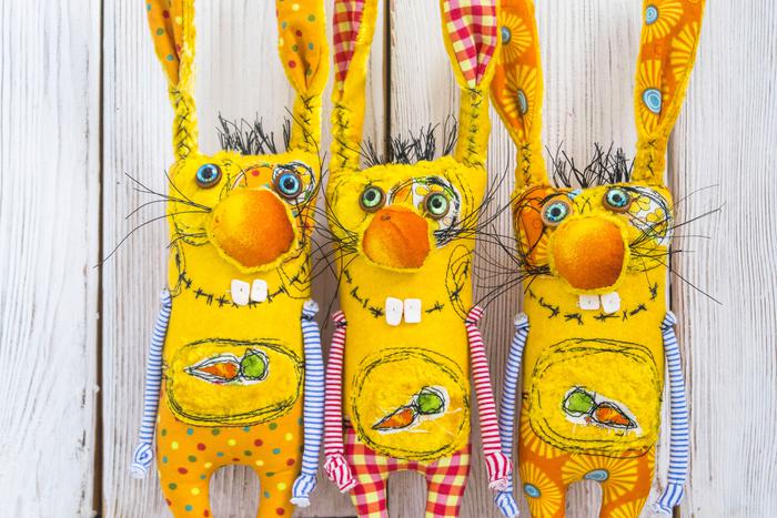 Москвичка шьёт смешные игрушки из лоскутков ткани и забавных пуговок. Это её способ сделать мир ярче, счастливее и радостнее