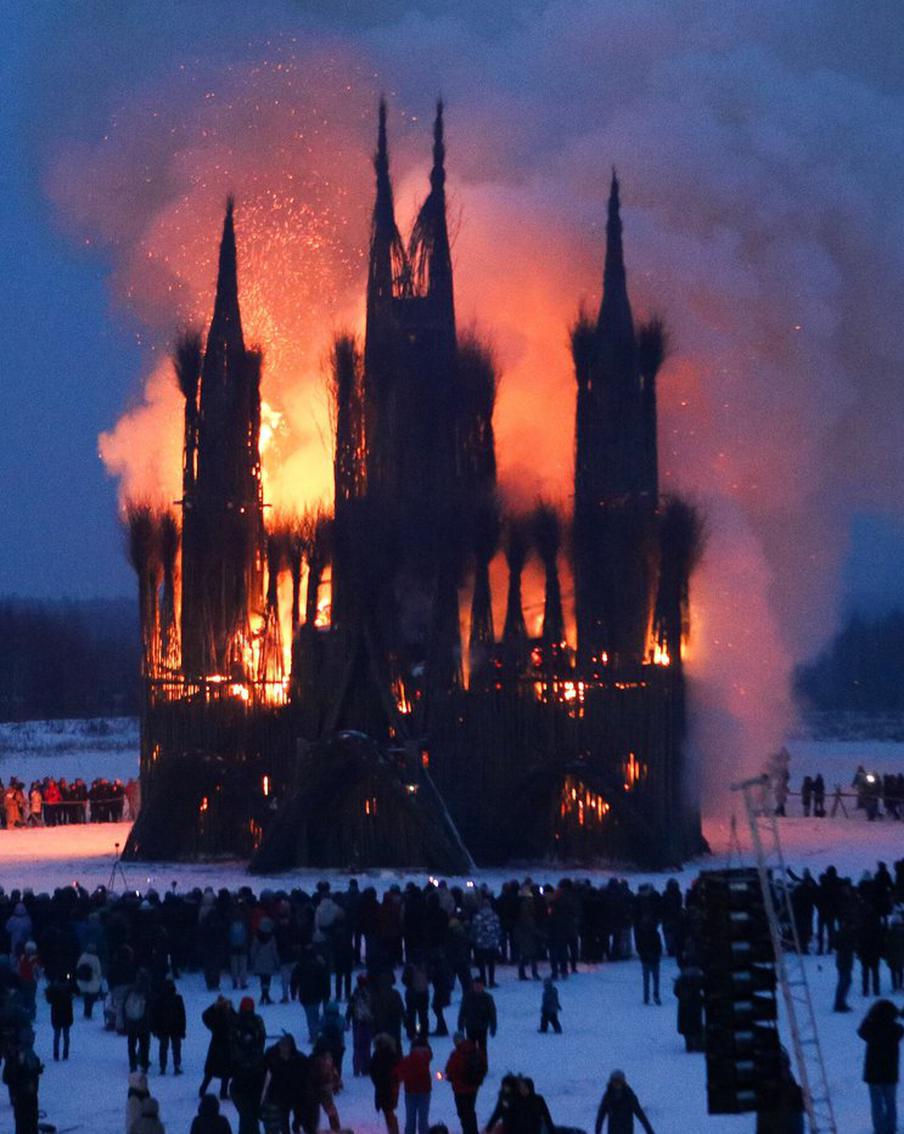 Чучело, прости меня! Почему на Масленицу принято жечь костры и есть блины