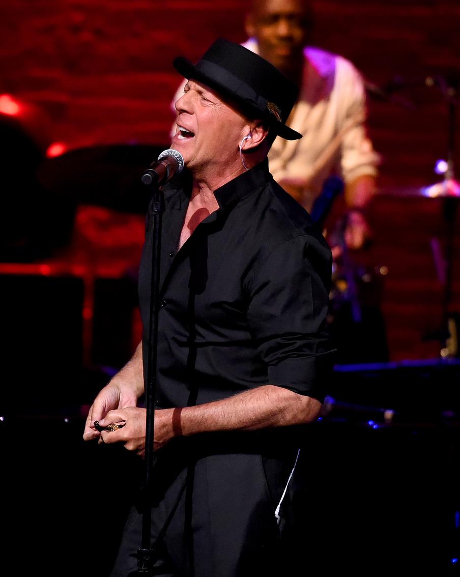 Брюсу Уиллису поставили точный диагноз — лобно-височная деменция. В будущем от этого заболевания может появиться лекарство