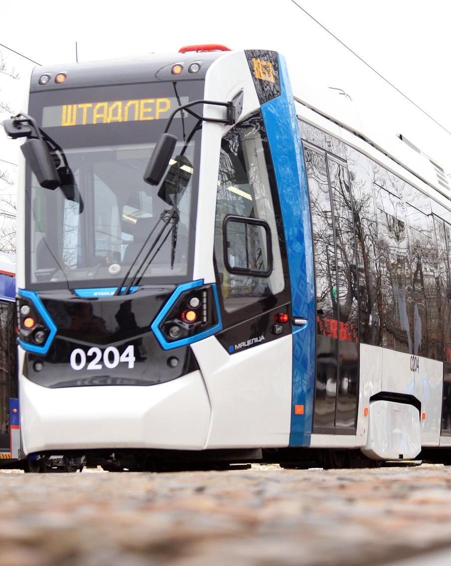 Москва расширяет трамвайный парк и полностью его модернизирует. Новые вагоны будут с низким полом, зарядками и удобным местом для велосипедов и колясок