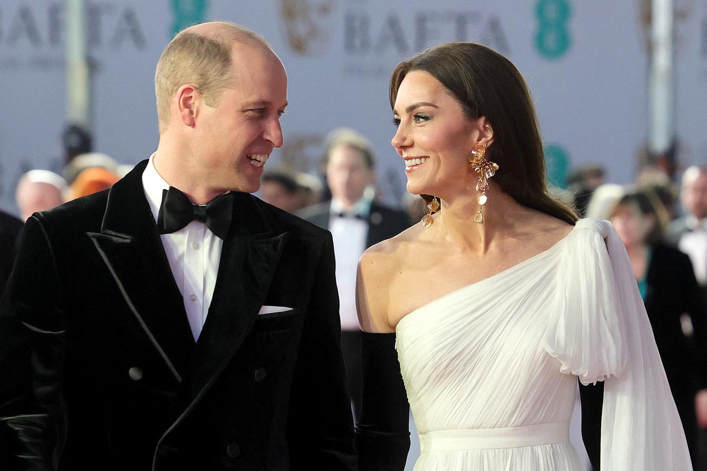 Победители премии BAFTA, казусы церемонии и секреты королевского языка флирта