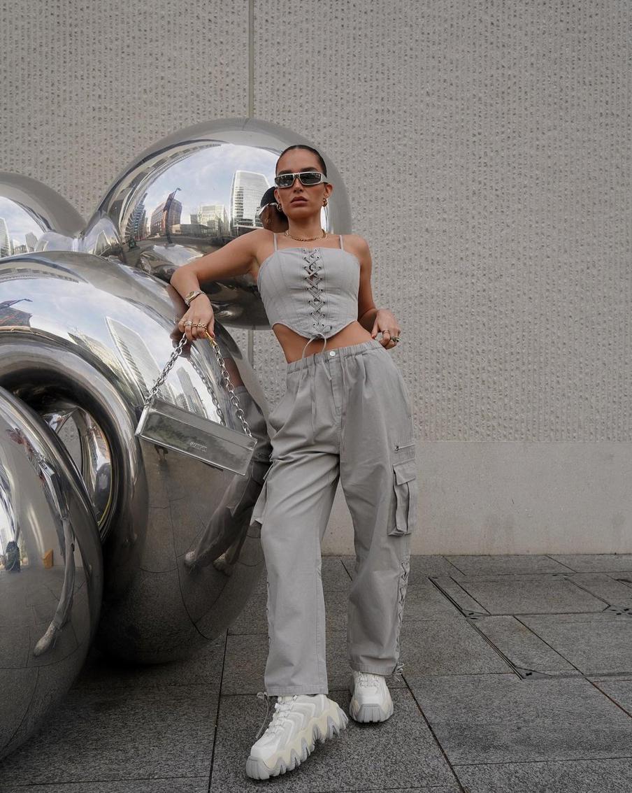 Карго и корсет.