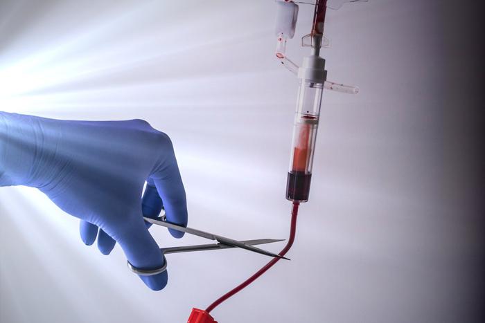 Подросткам и людям в депрессии в Канаде хотят разрешить эвтаназию. Нормально ли это? Разобрались в ситуации с экспертом