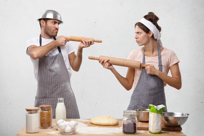 "Я мужик, а ты баба!": как страдают мужчины от большой зарплаты жены