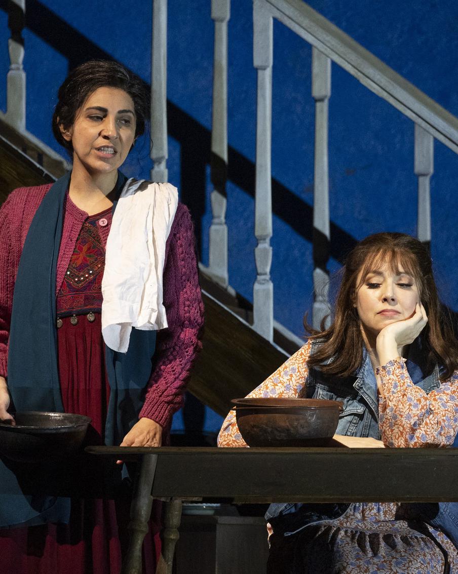 Сиэтлская опера рассказала историю афганских женщин в постановке "Тысяча сияющих солнц"